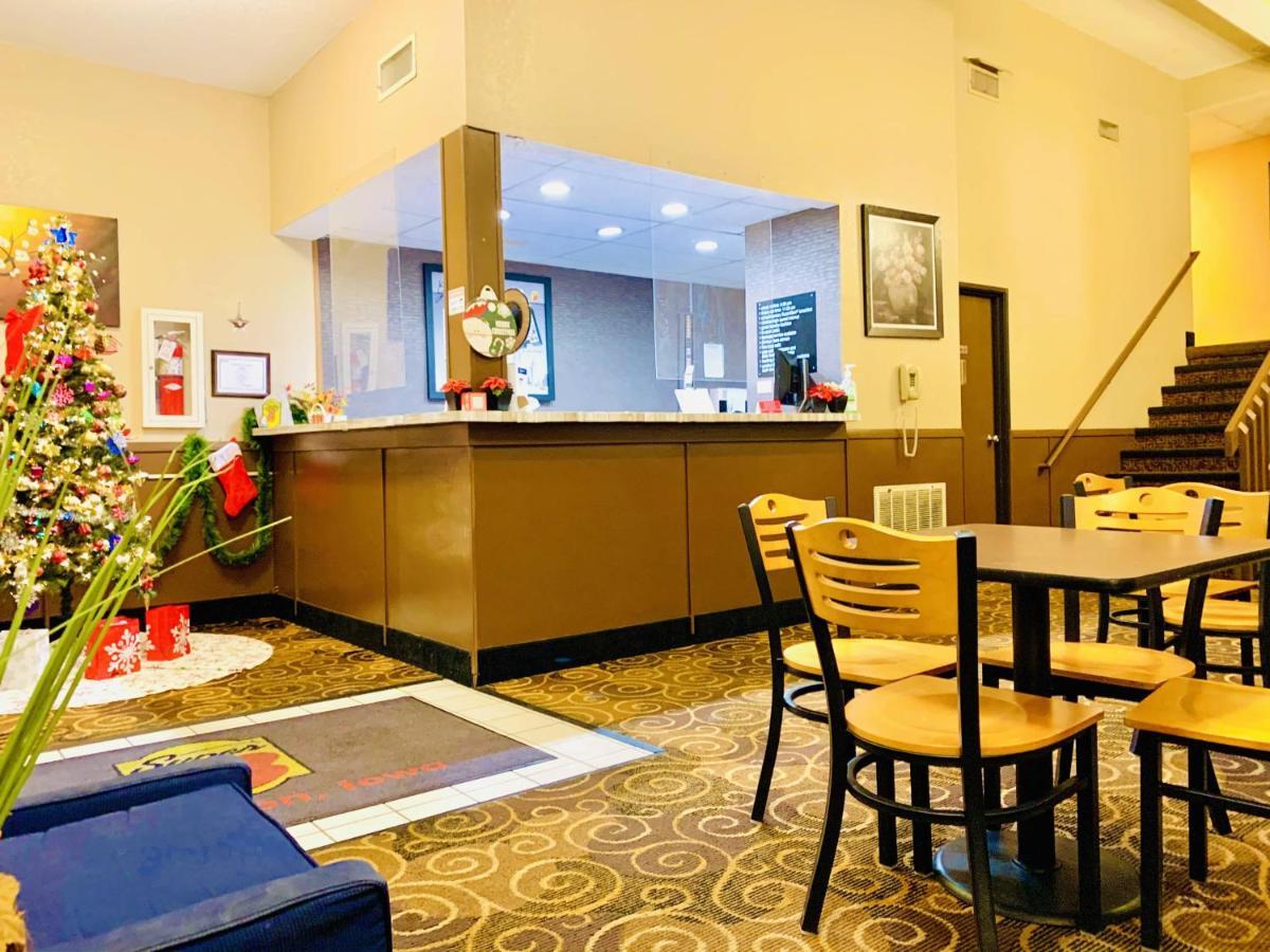 Super 8 By Wyndham Burlington Hotell Exteriör bild