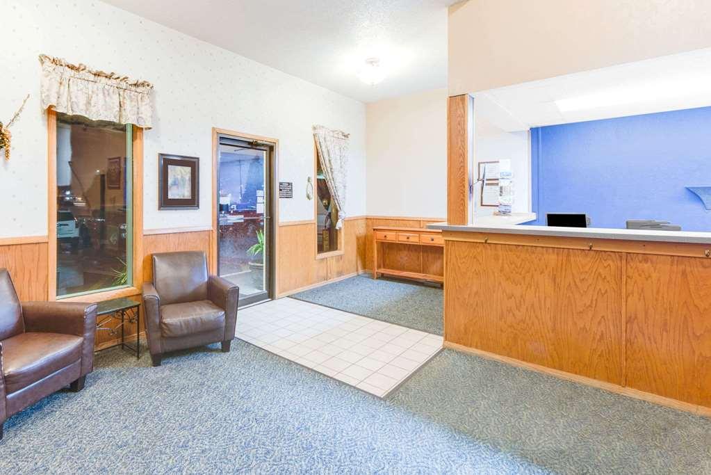 Super 8 By Wyndham Burlington Hotell Inreriör bild
