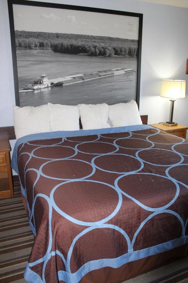 Super 8 By Wyndham Burlington Hotell Exteriör bild